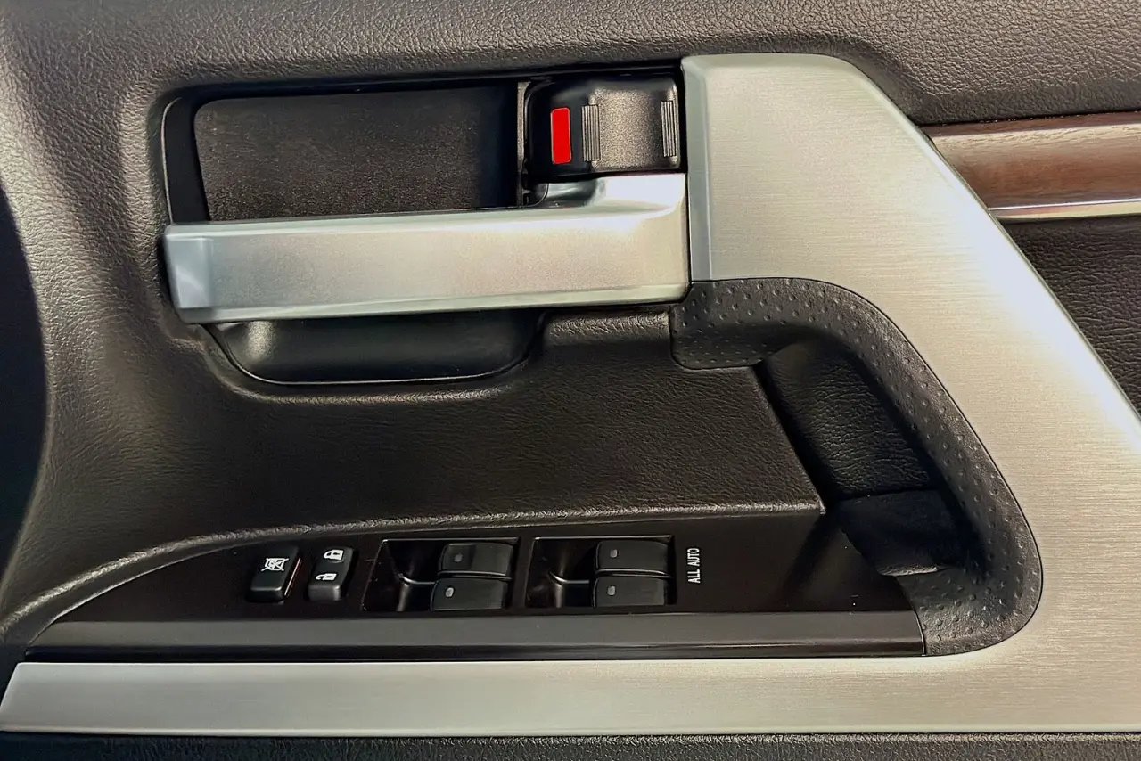 2019 Toyota Landcruiser Gallery Image 24