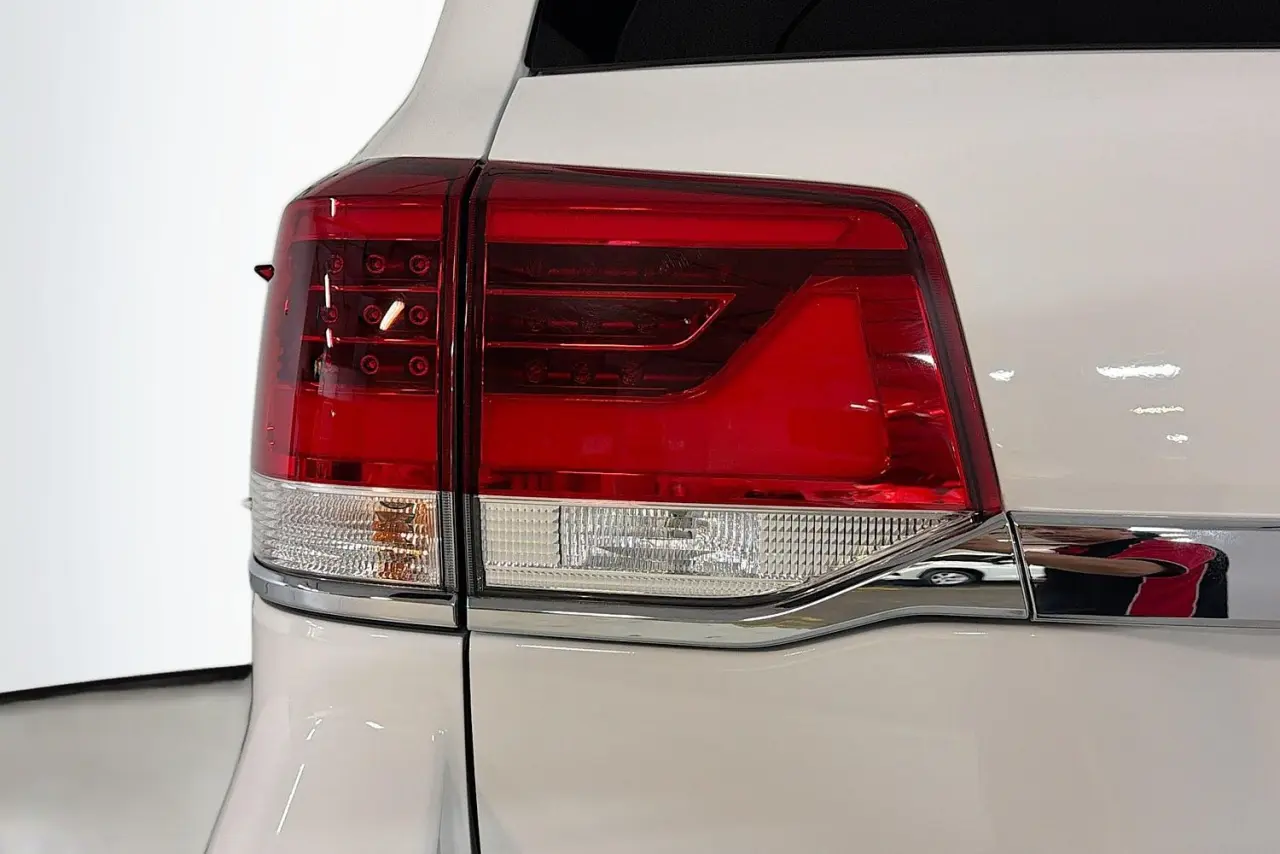 2019 Toyota Landcruiser Gallery Image 8