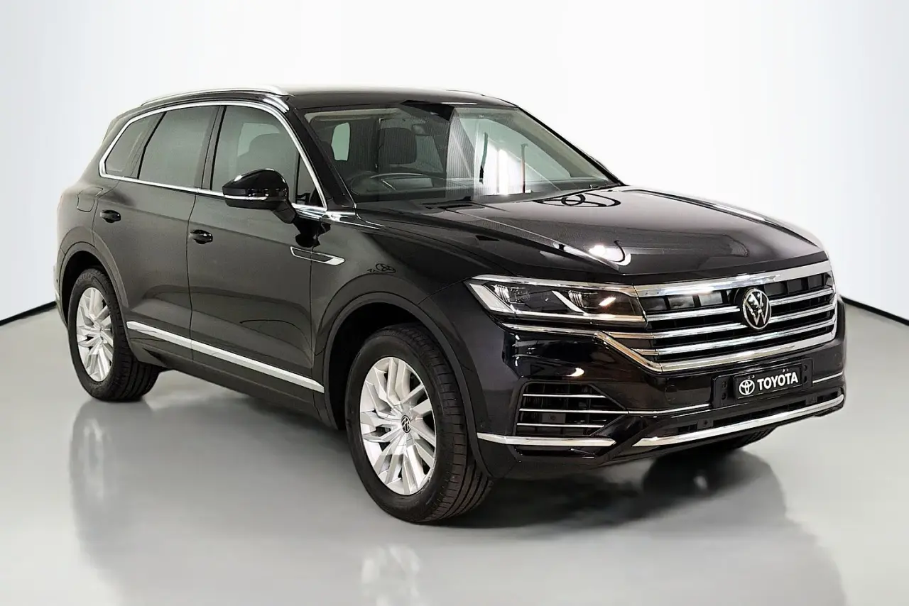2022 Volkswagen Touareg Gallery Image 1
