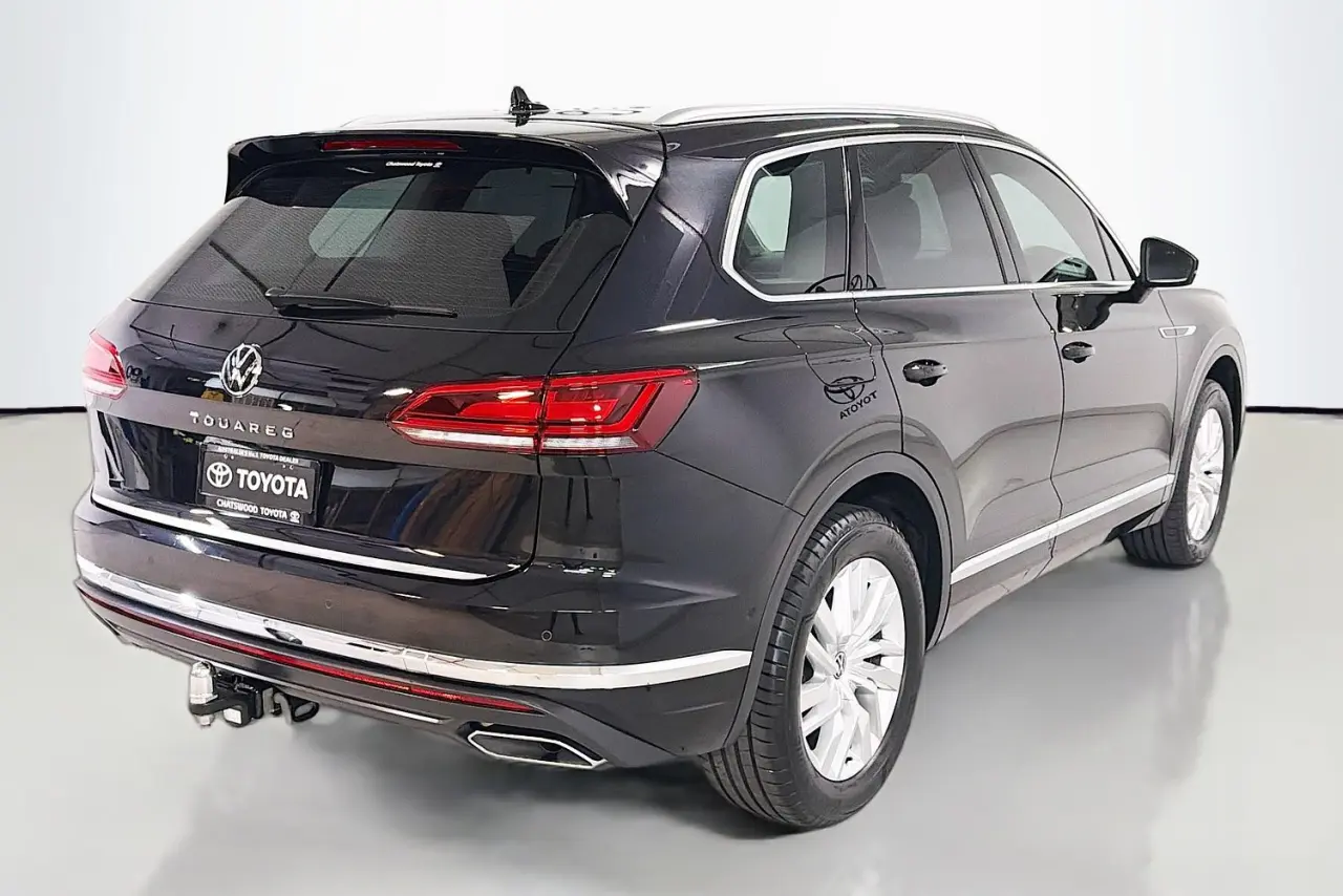 2022 Volkswagen Touareg Gallery Image 10