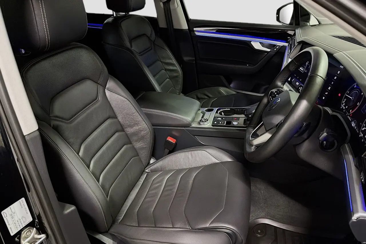 2022 Volkswagen Touareg Gallery Image 12