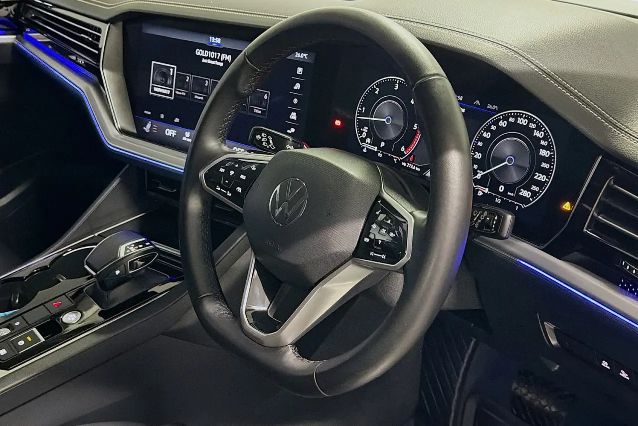 2022 Volkswagen Touareg Gallery Image 13