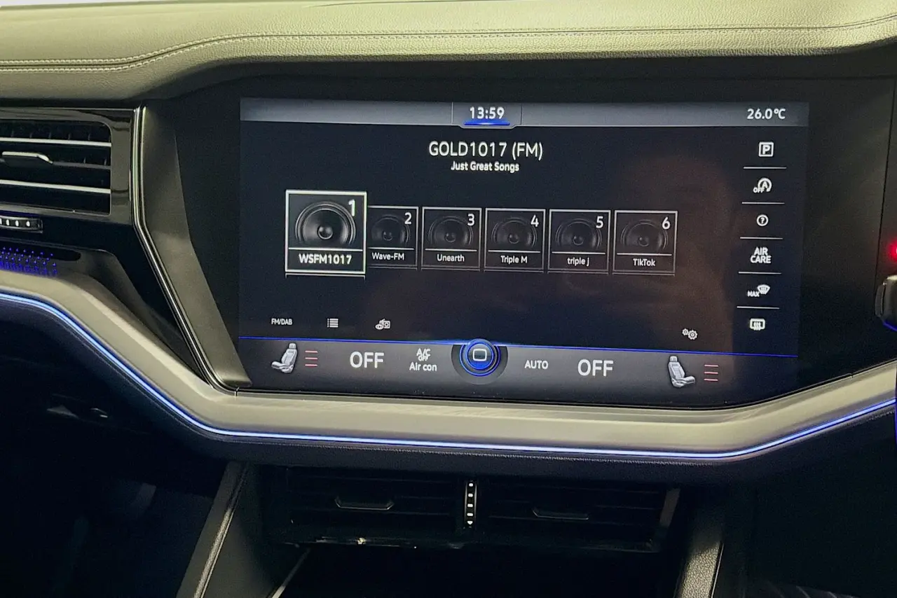 2022 Volkswagen Touareg Gallery Image 14