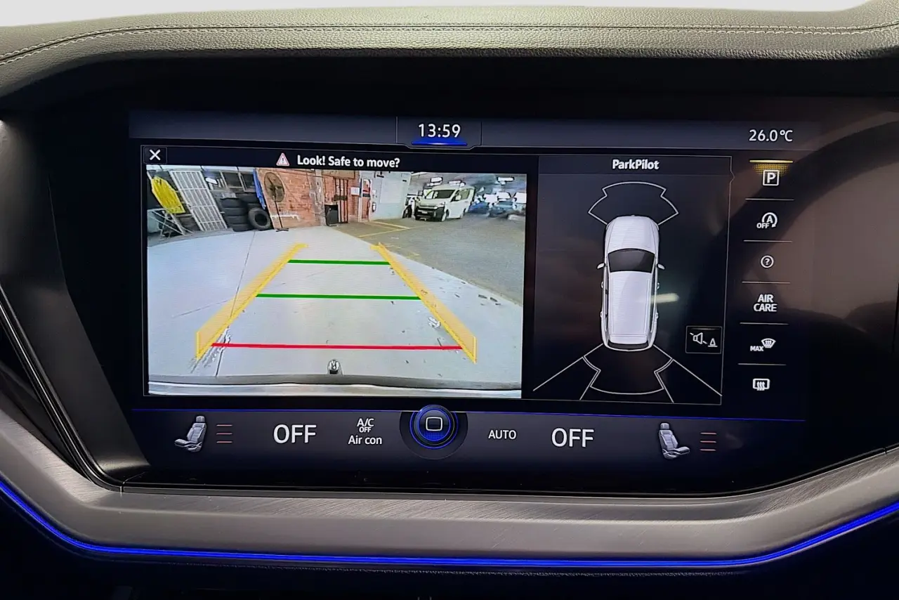 2022 Volkswagen Touareg Gallery Image 15