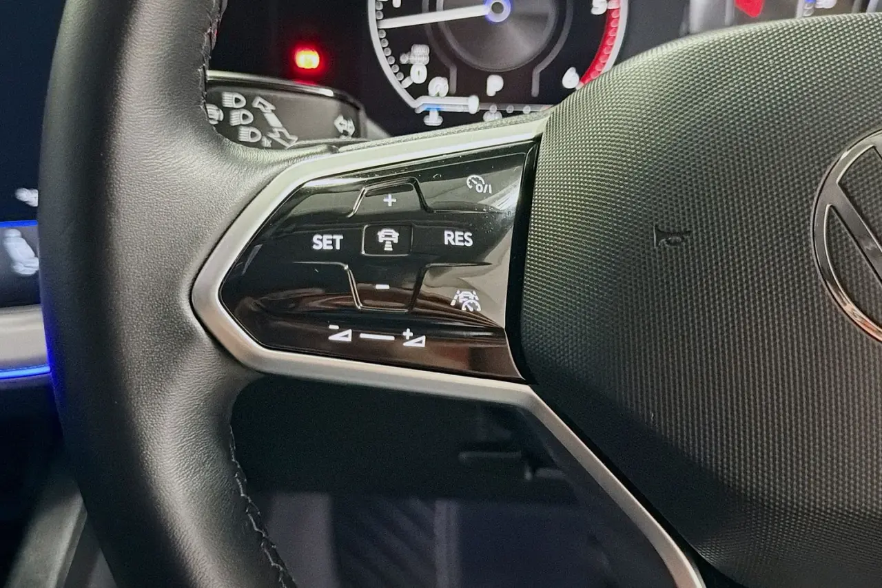 2022 Volkswagen Touareg Gallery Image 17