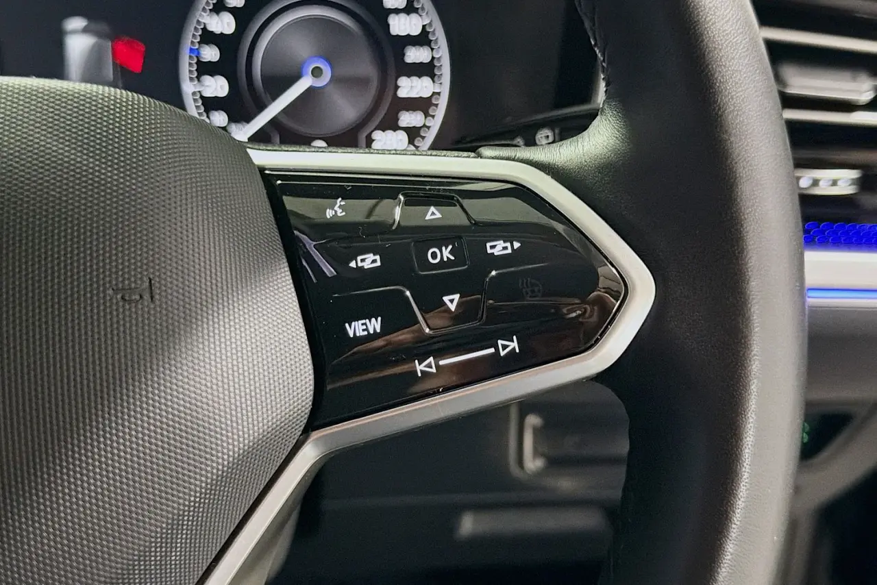 2022 Volkswagen Touareg Gallery Image 18