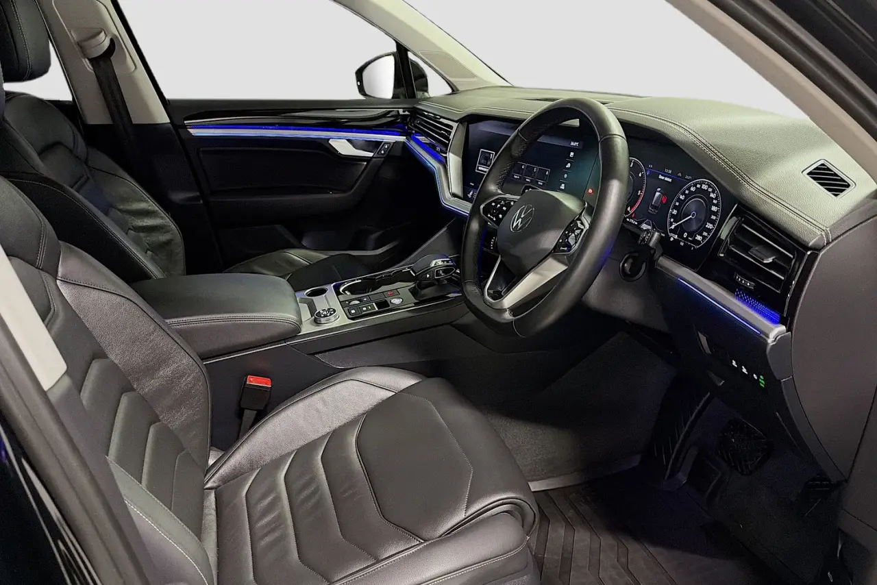 2022 Volkswagen Touareg Gallery Image 21