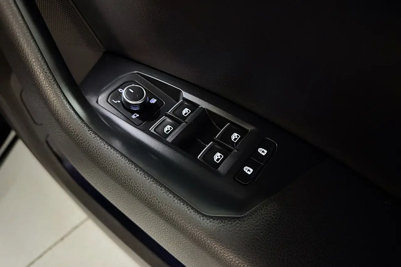 2022 Volkswagen Touareg Gallery Image 22