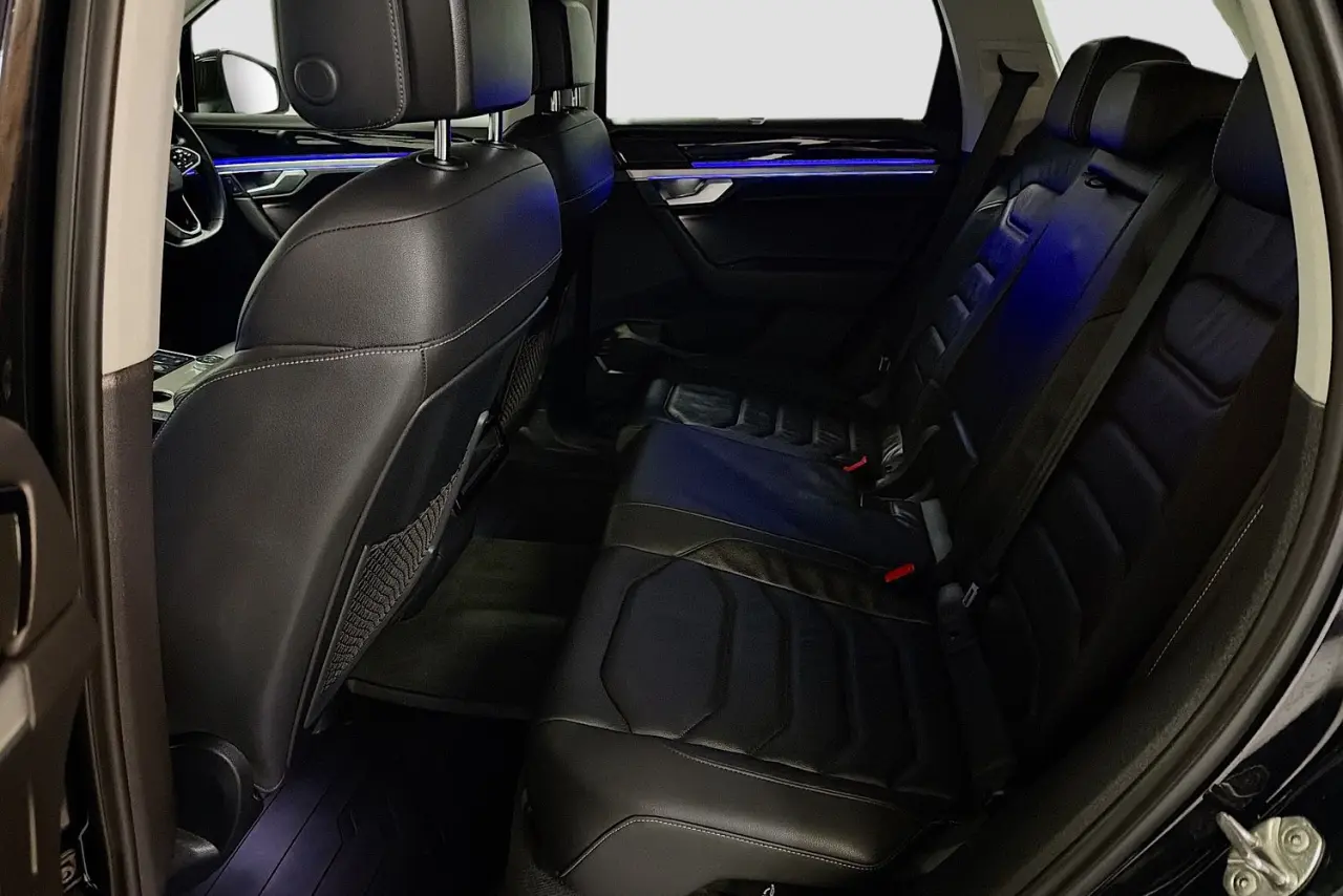 2022 Volkswagen Touareg Gallery Image 24