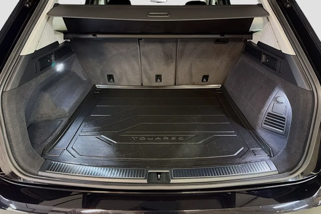 2022 Volkswagen Touareg Gallery Image 25