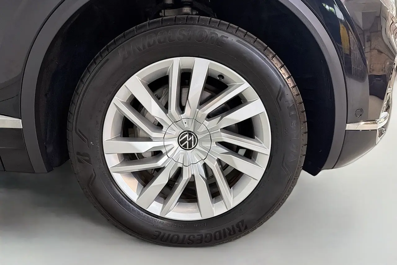 2022 Volkswagen Touareg Gallery Image 26