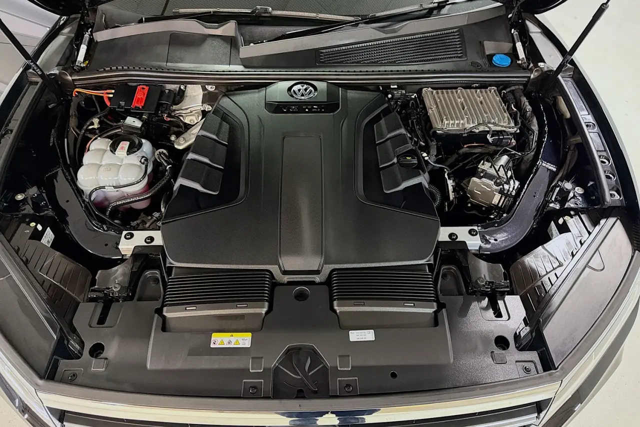 2022 Volkswagen Touareg Gallery Image 27