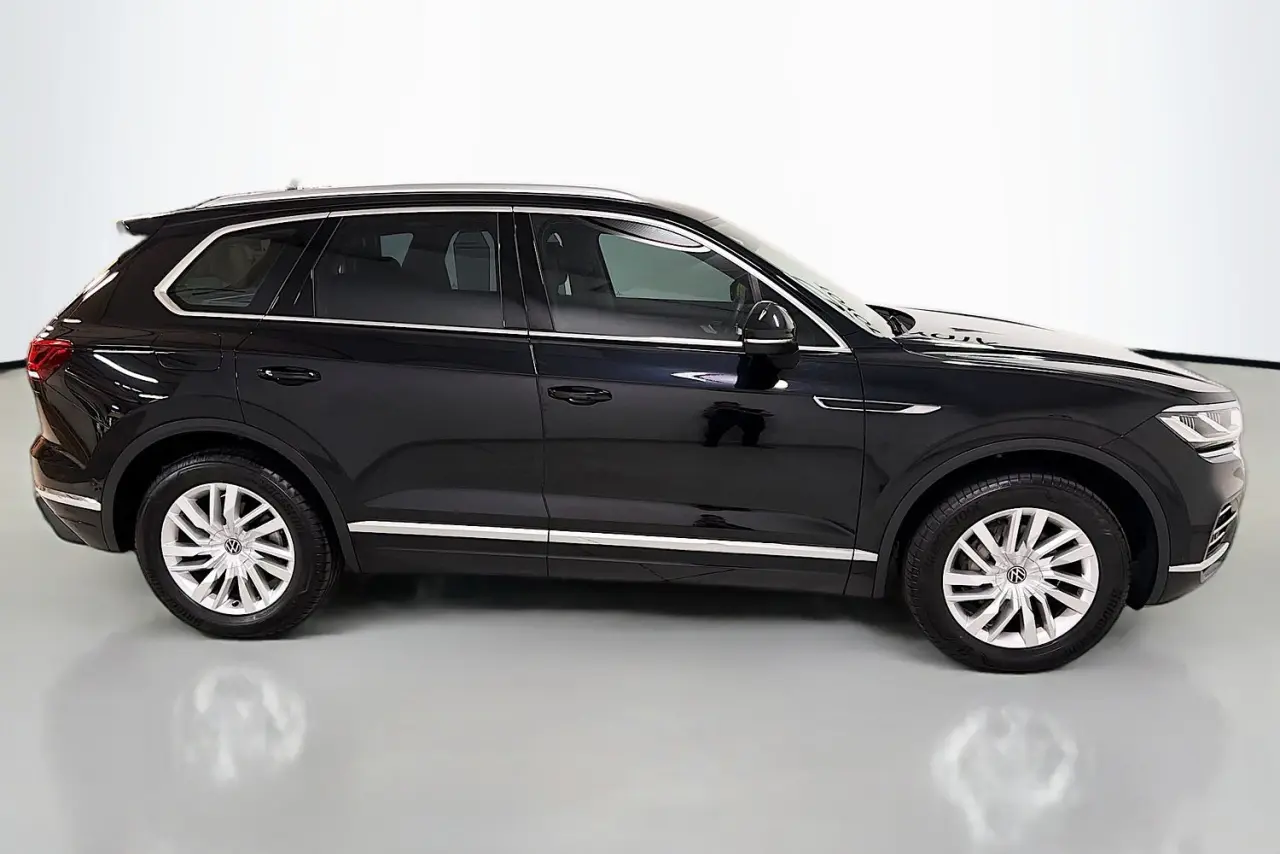 2022 Volkswagen Touareg Gallery Image 30