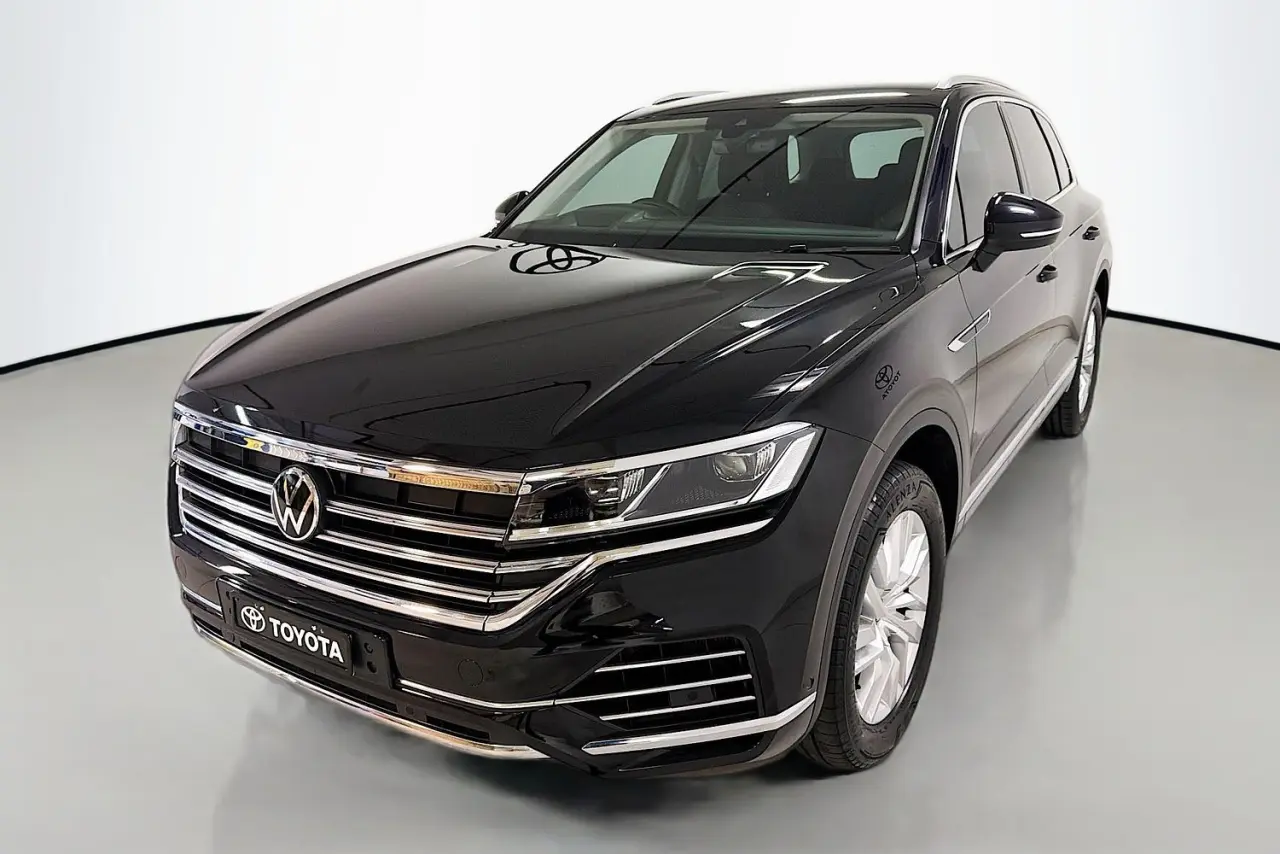2022 Volkswagen Touareg Gallery Image 4