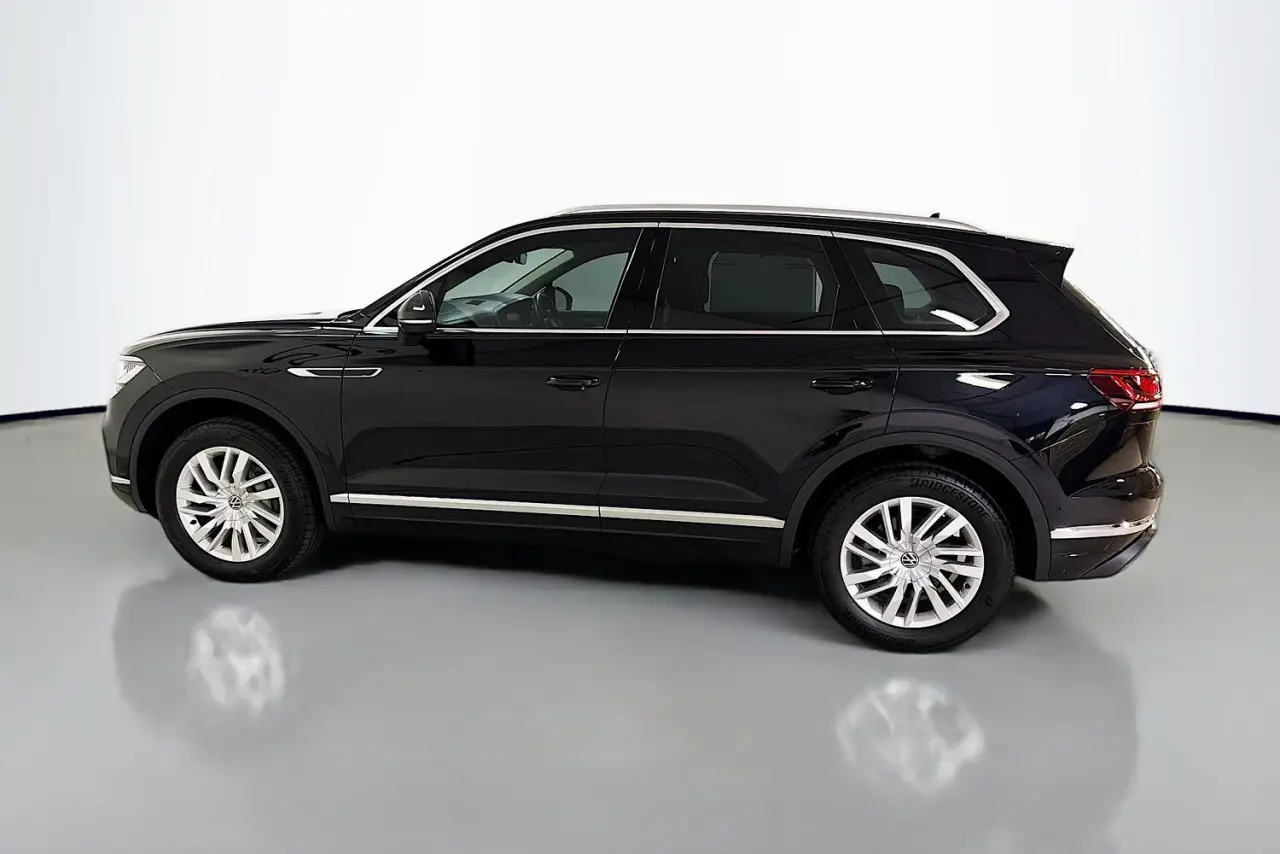 2022 Volkswagen Touareg Gallery Image 5