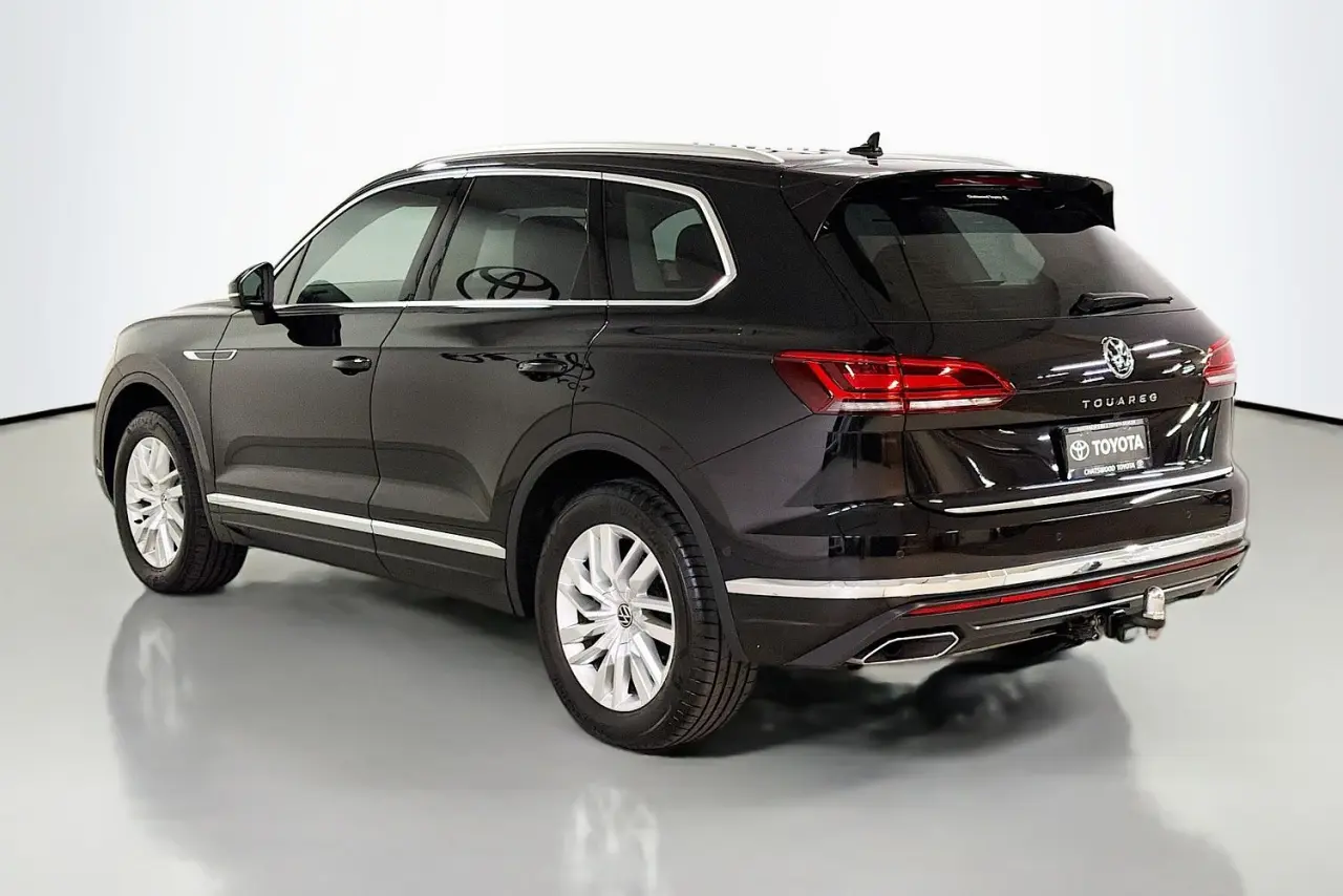 2022 Volkswagen Touareg Gallery Image 6