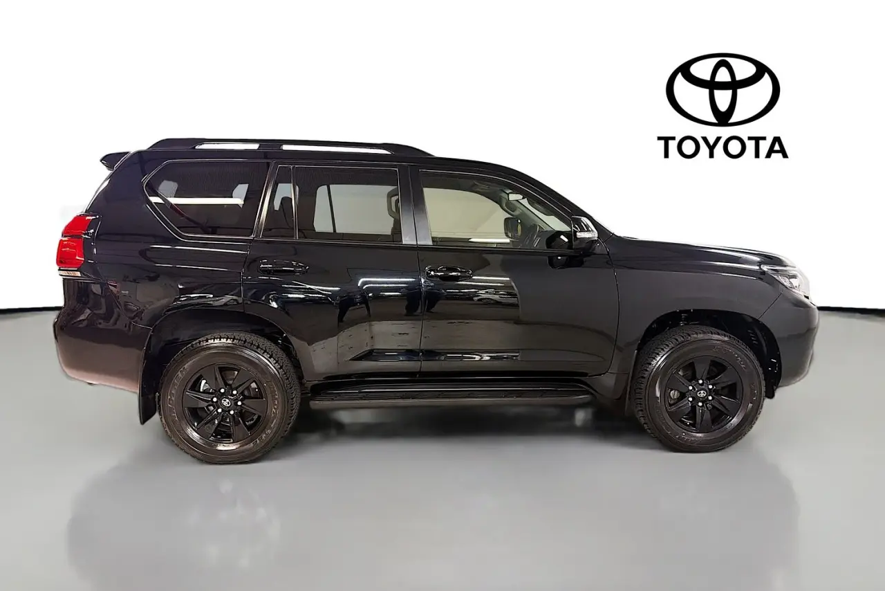 2022 Toyota Landcruiser Prado Gallery Image 11