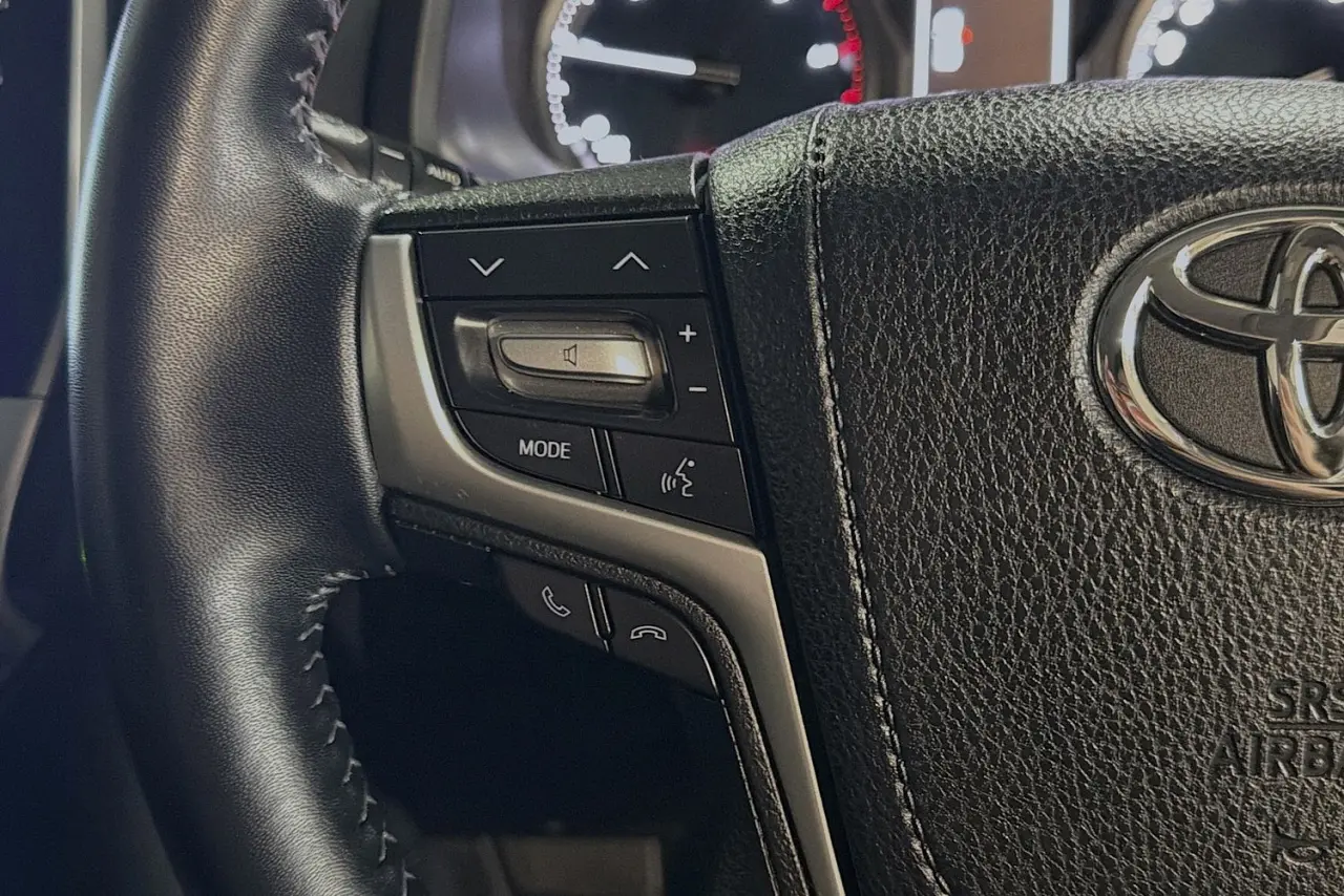 2022 Toyota Landcruiser Prado Gallery Image 18