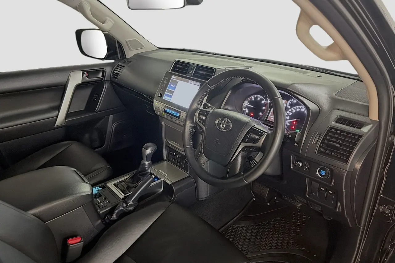 2022 Toyota Landcruiser Prado Gallery Image 22