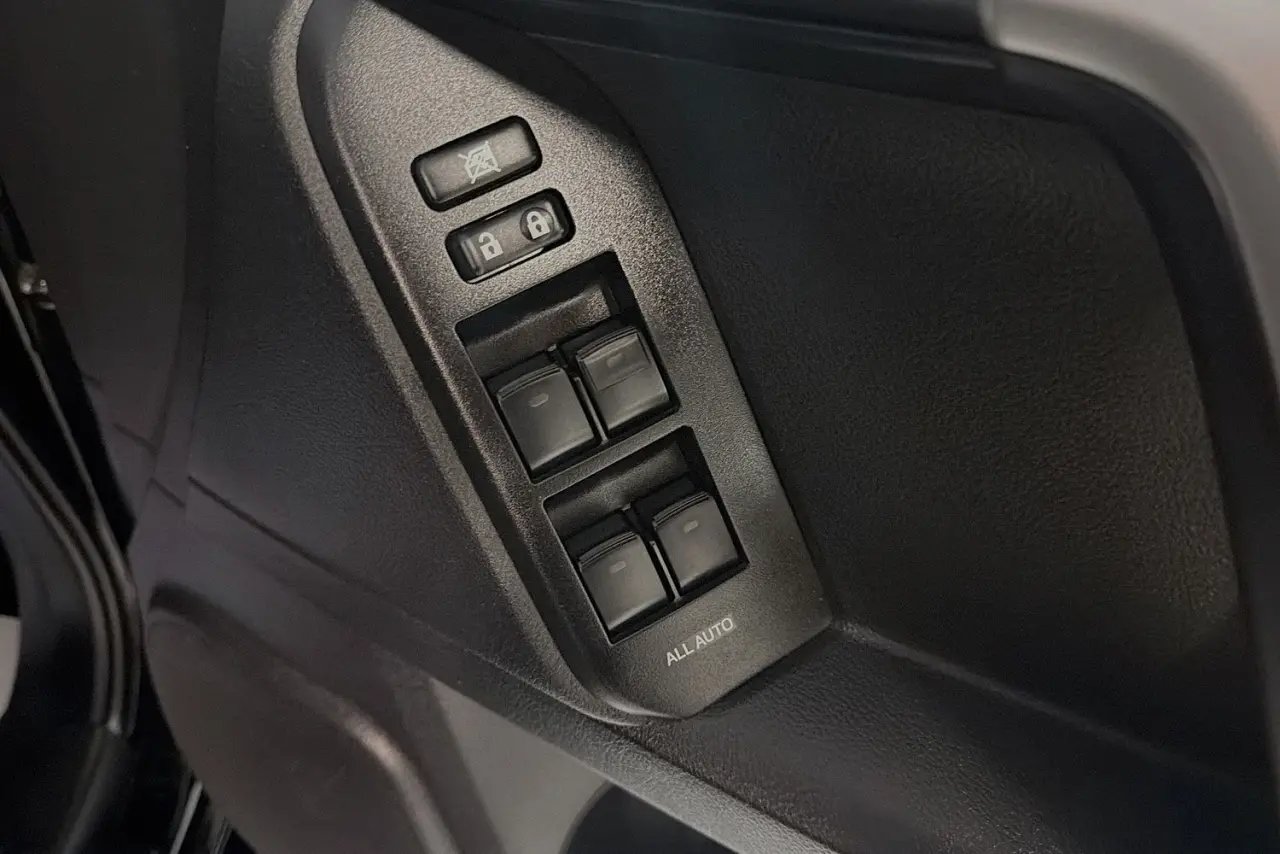 2022 Toyota Landcruiser Prado Gallery Image 23