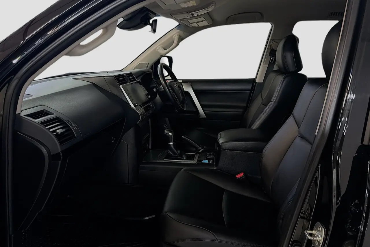 2022 Toyota Landcruiser Prado Gallery Image 24