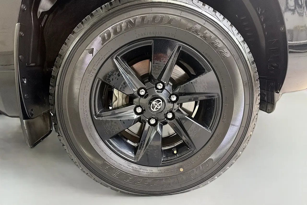 2022 Toyota Landcruiser Prado Gallery Image 27