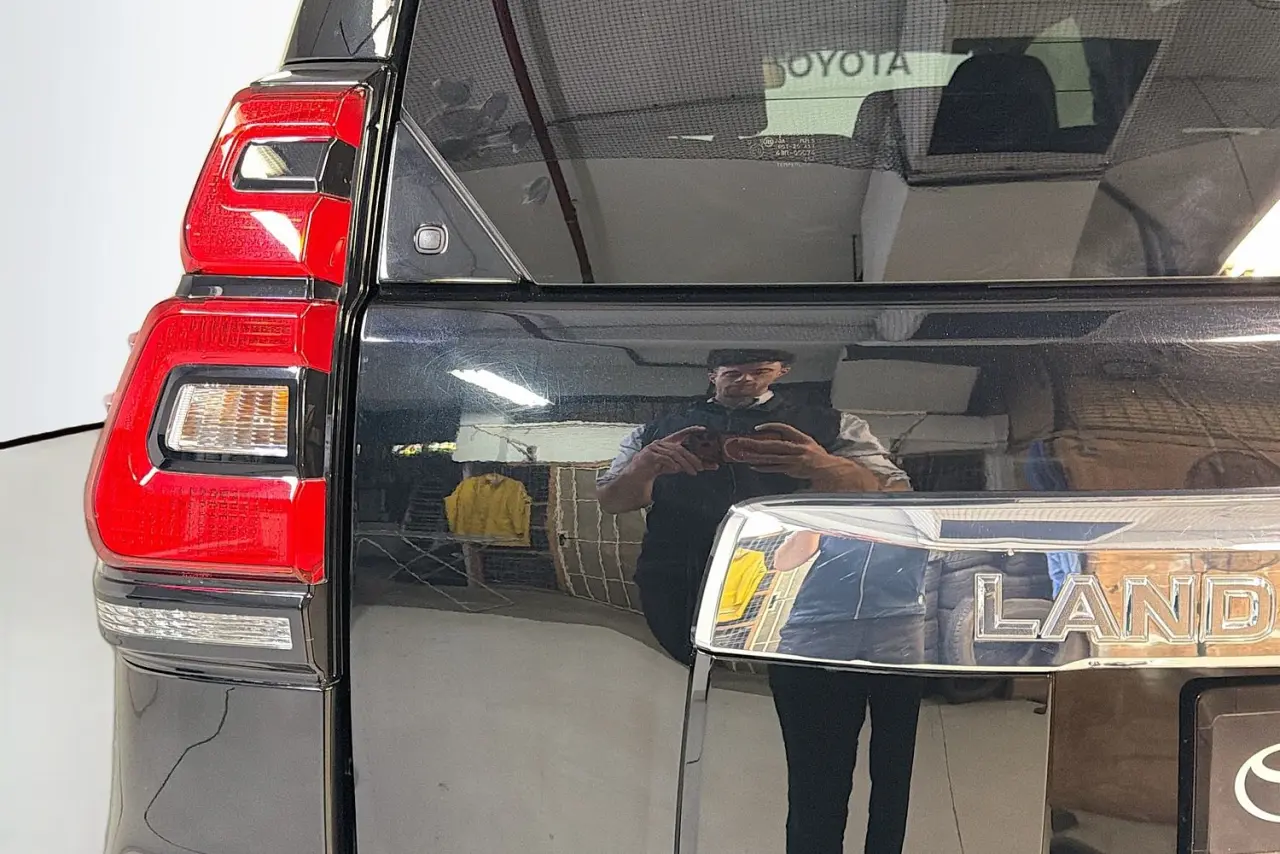 2022 Toyota Landcruiser Prado Gallery Image 8