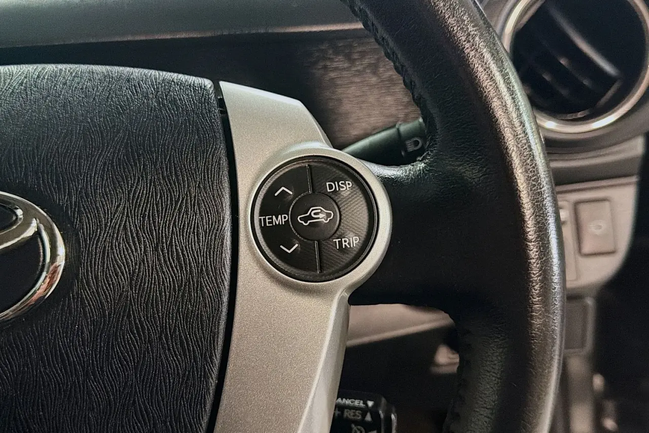 2013 Toyota Prius C Gallery Image 18