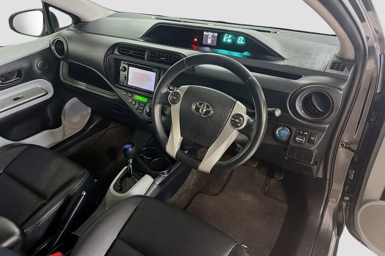 2013 Toyota Prius C Gallery Image 21