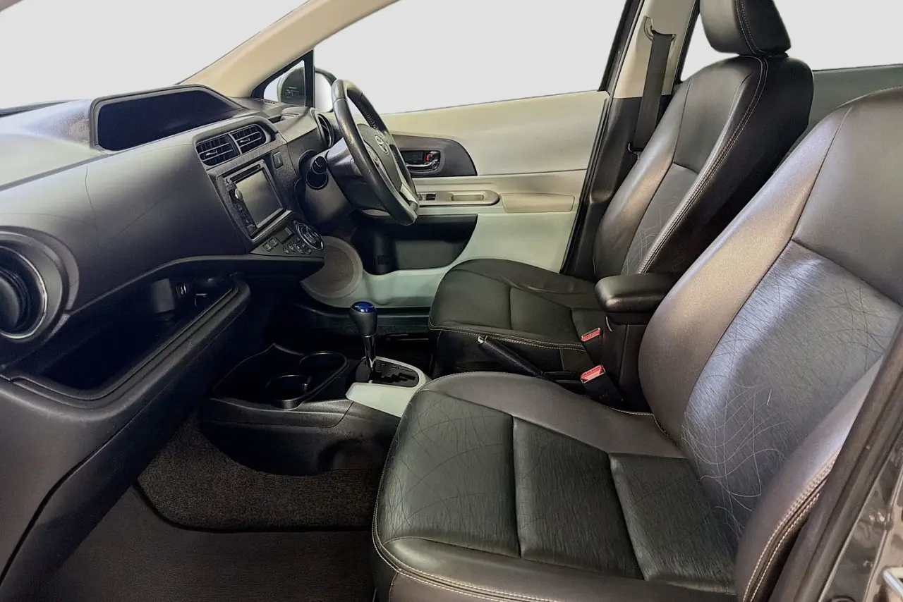 2013 Toyota Prius C Gallery Image 23