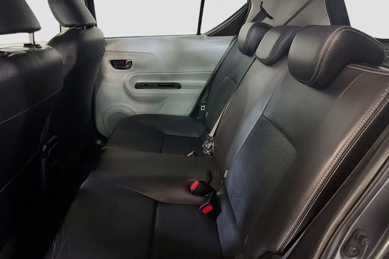 2013 Toyota Prius C Gallery Image 24