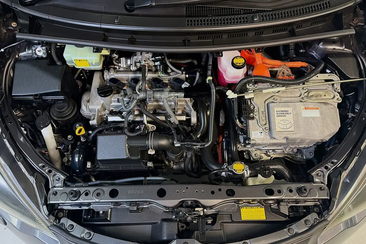 2013 Toyota Prius C Gallery Image 27