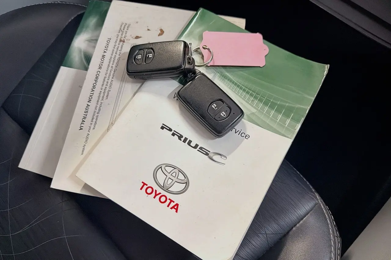 2013 Toyota Prius C Gallery Image 28