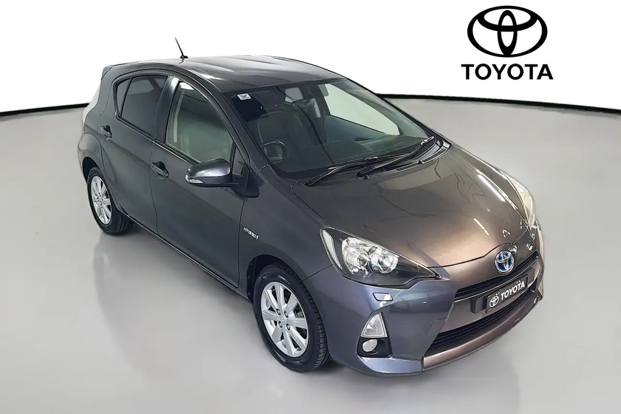 2013 Toyota Prius C Gallery Image 29