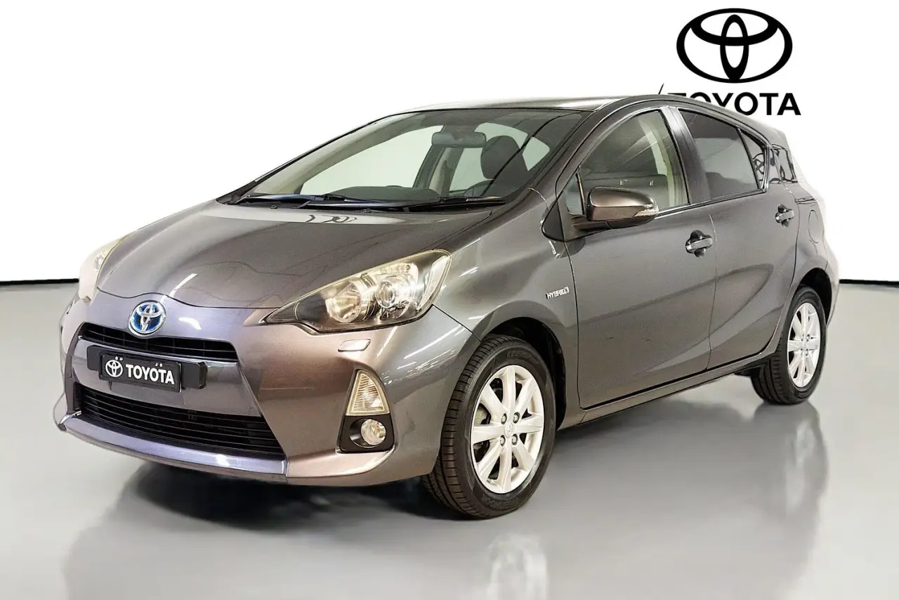 2013 Toyota Prius C Gallery Image 4