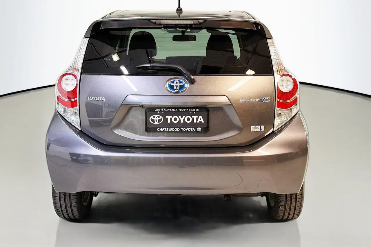2013 Toyota Prius C Gallery Image 7
