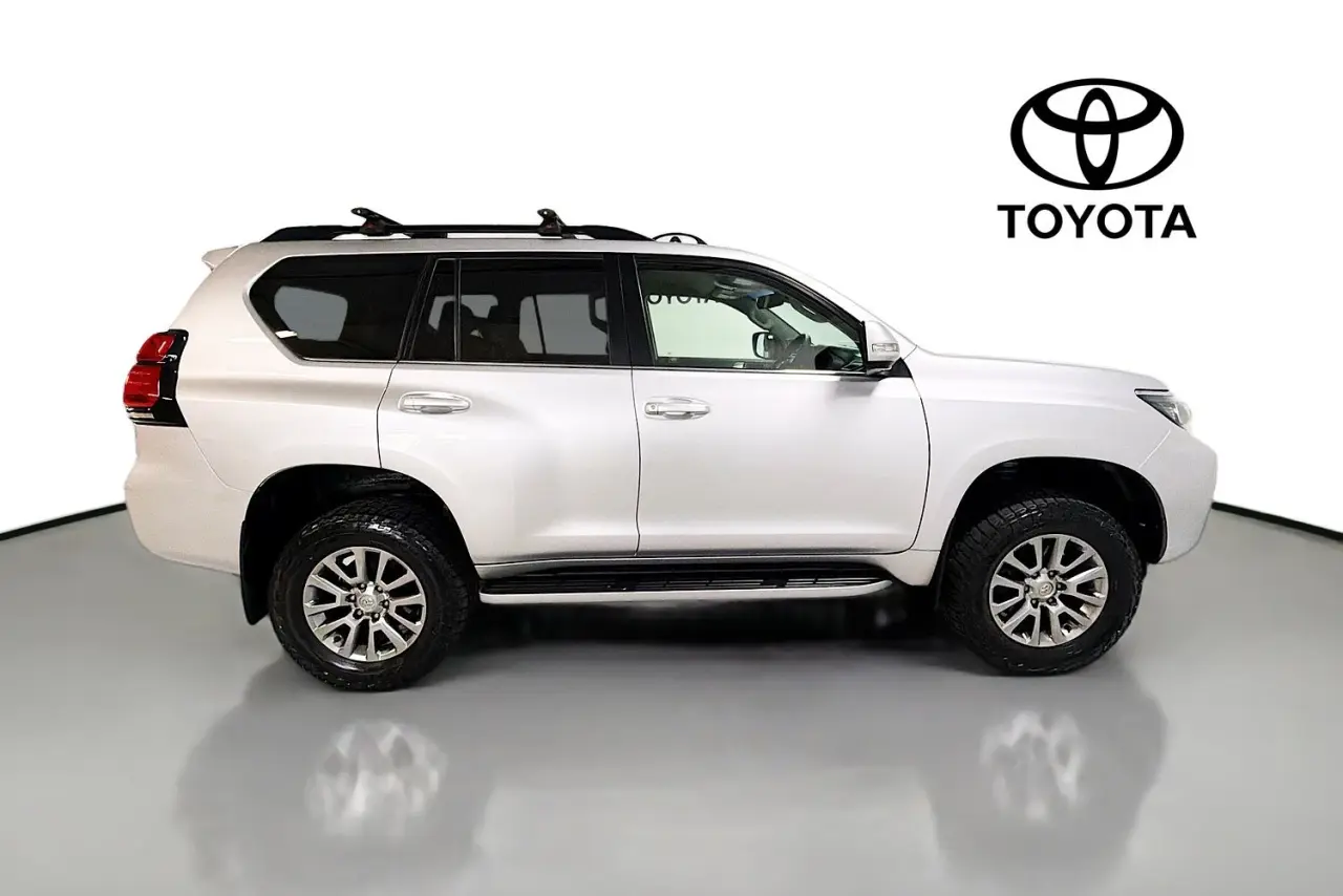 2019 Toyota Landcruiser Prado Gallery Image 11