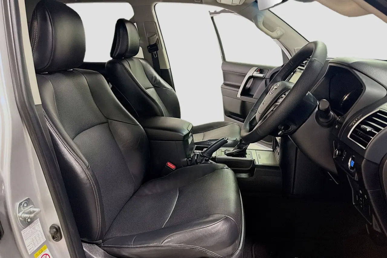 2019 Toyota Landcruiser Prado Gallery Image 13