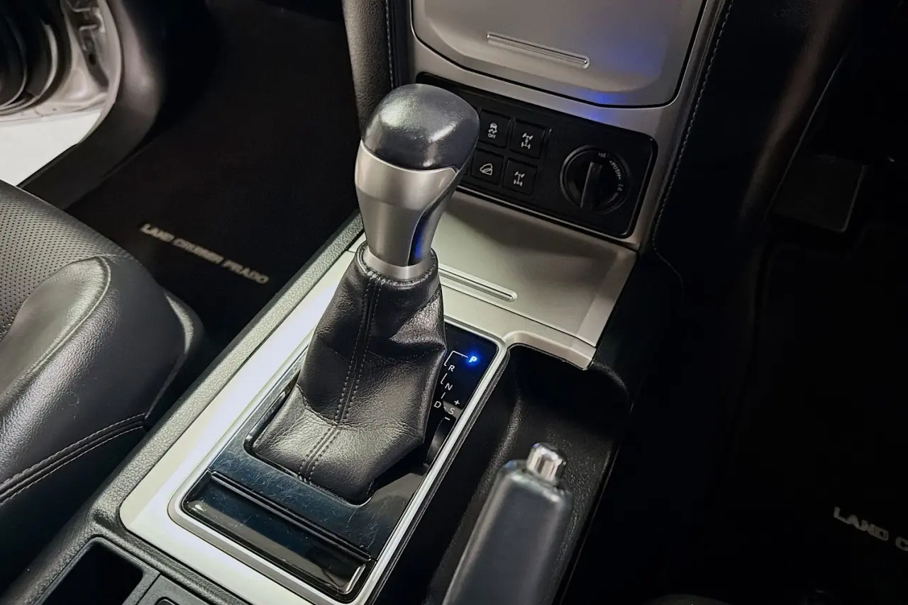 2019 Toyota Landcruiser Prado Gallery Image 18