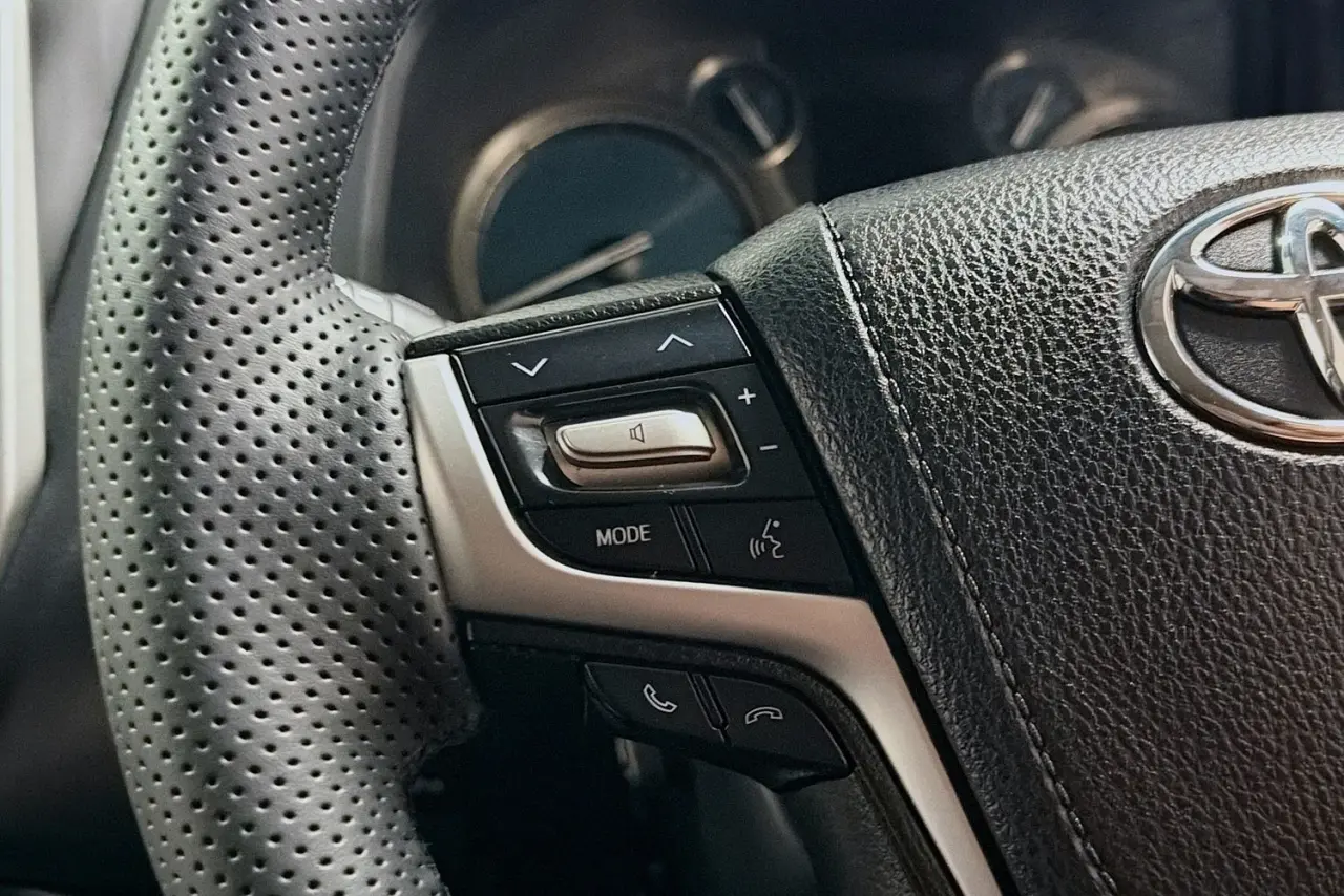 2019 Toyota Landcruiser Prado Gallery Image 19
