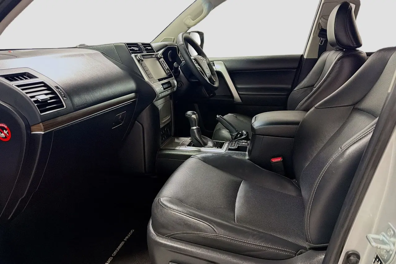 2019 Toyota Landcruiser Prado Gallery Image 25
