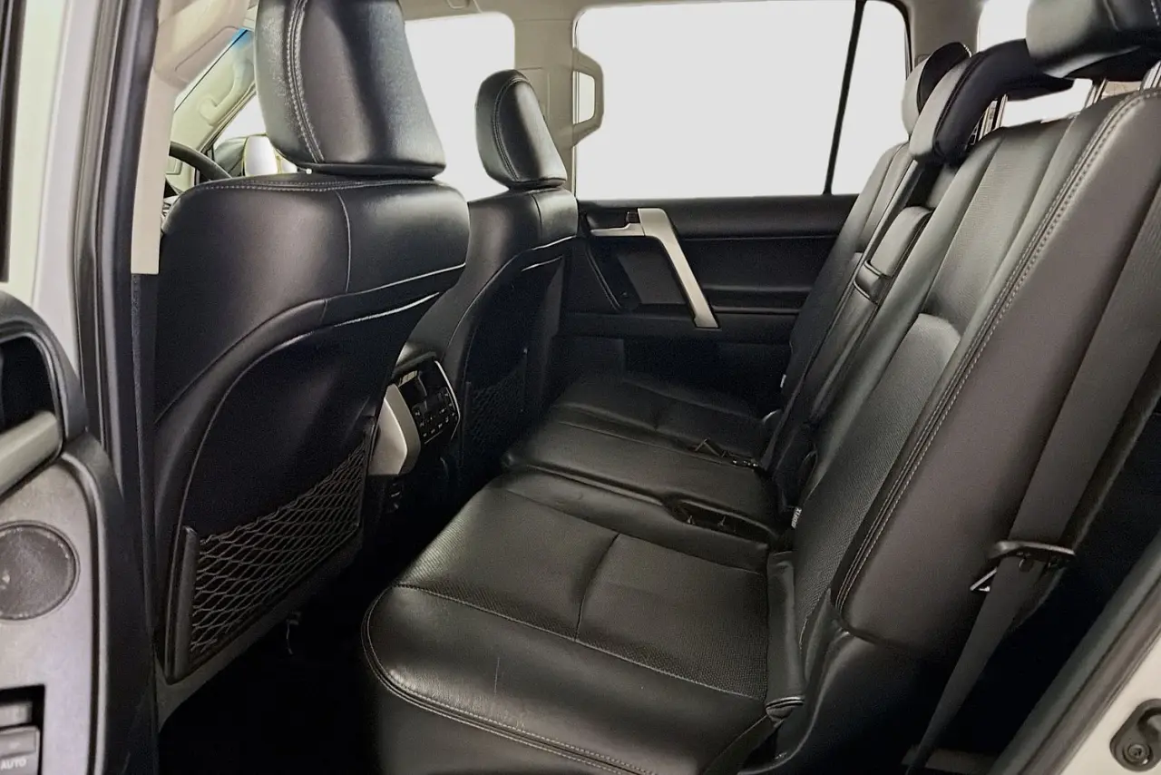 2019 Toyota Landcruiser Prado Gallery Image 26