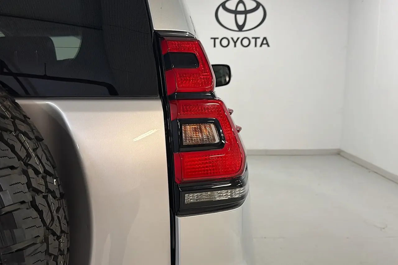 2019 Toyota Landcruiser Prado Gallery Image 9