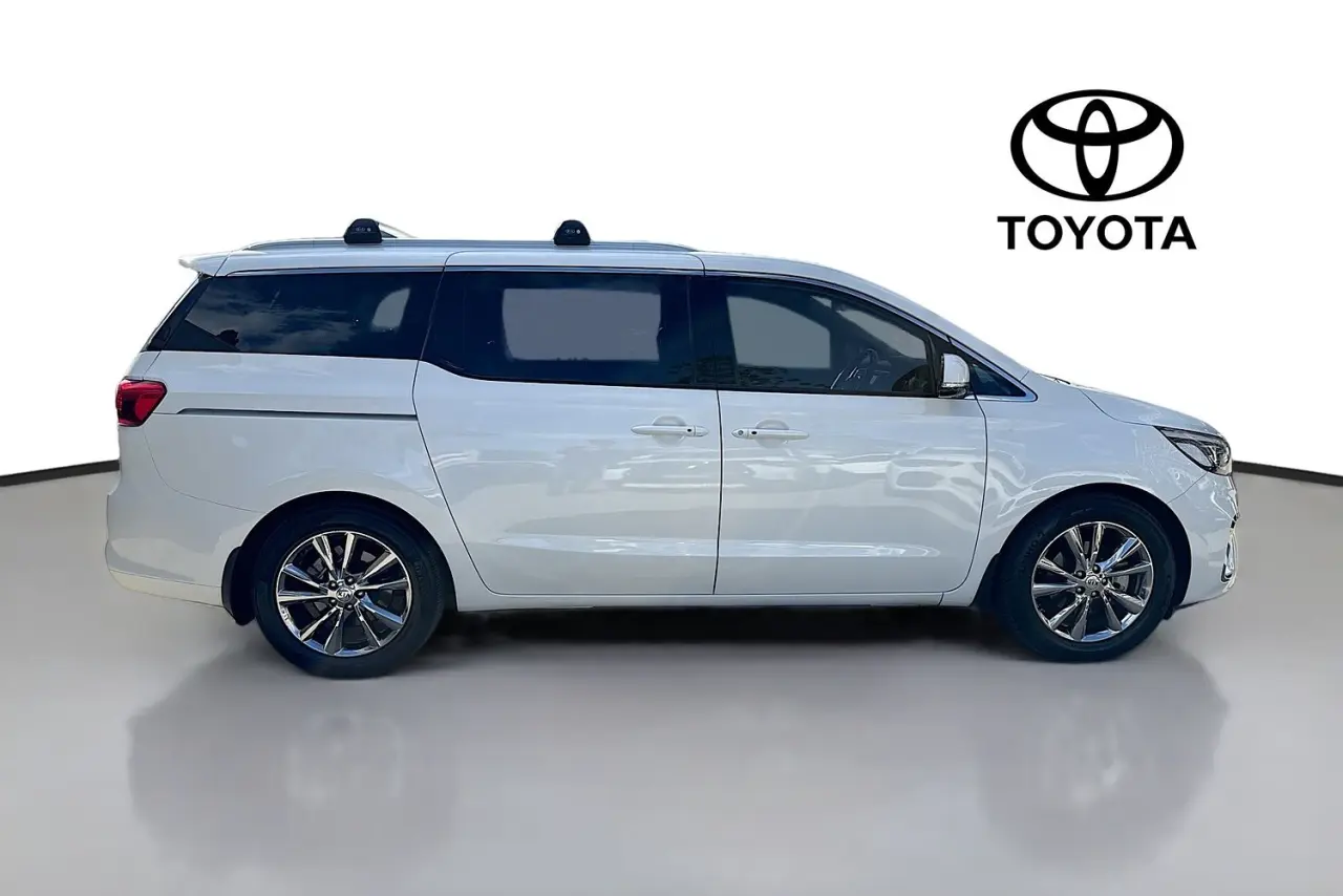 2020 Kia Carnival Gallery Image 11