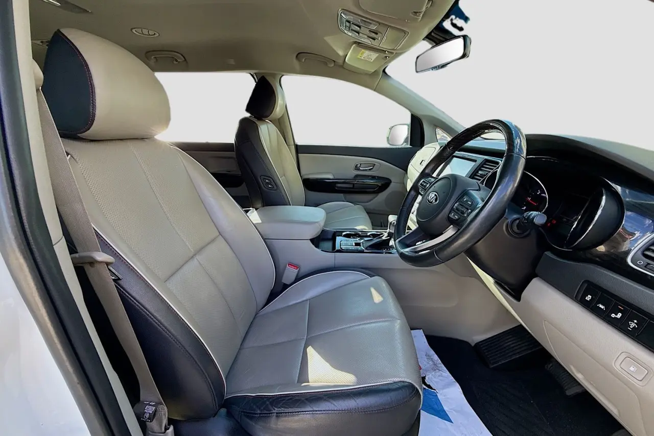 2020 Kia Carnival Gallery Image 12