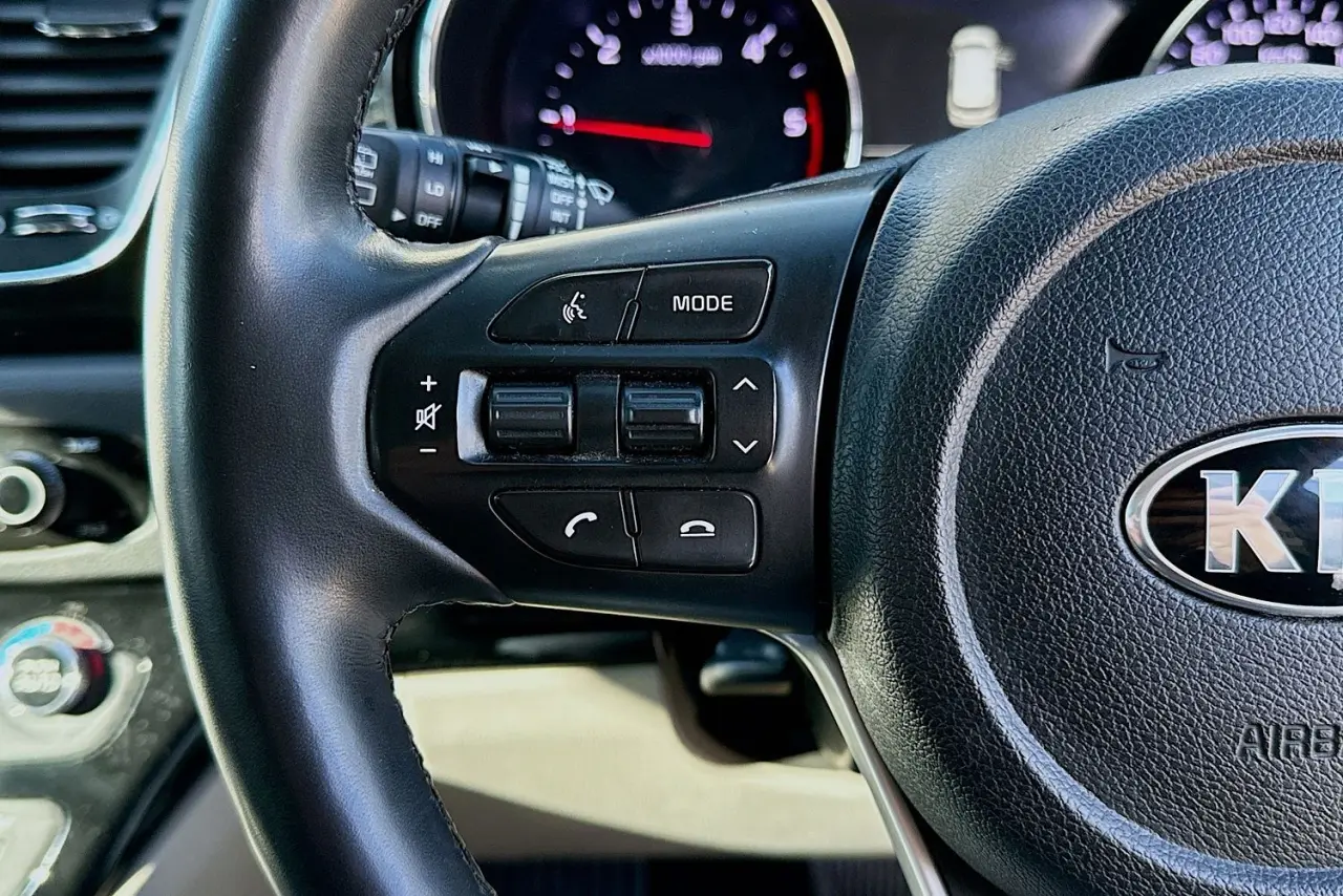 2020 Kia Carnival Gallery Image 18