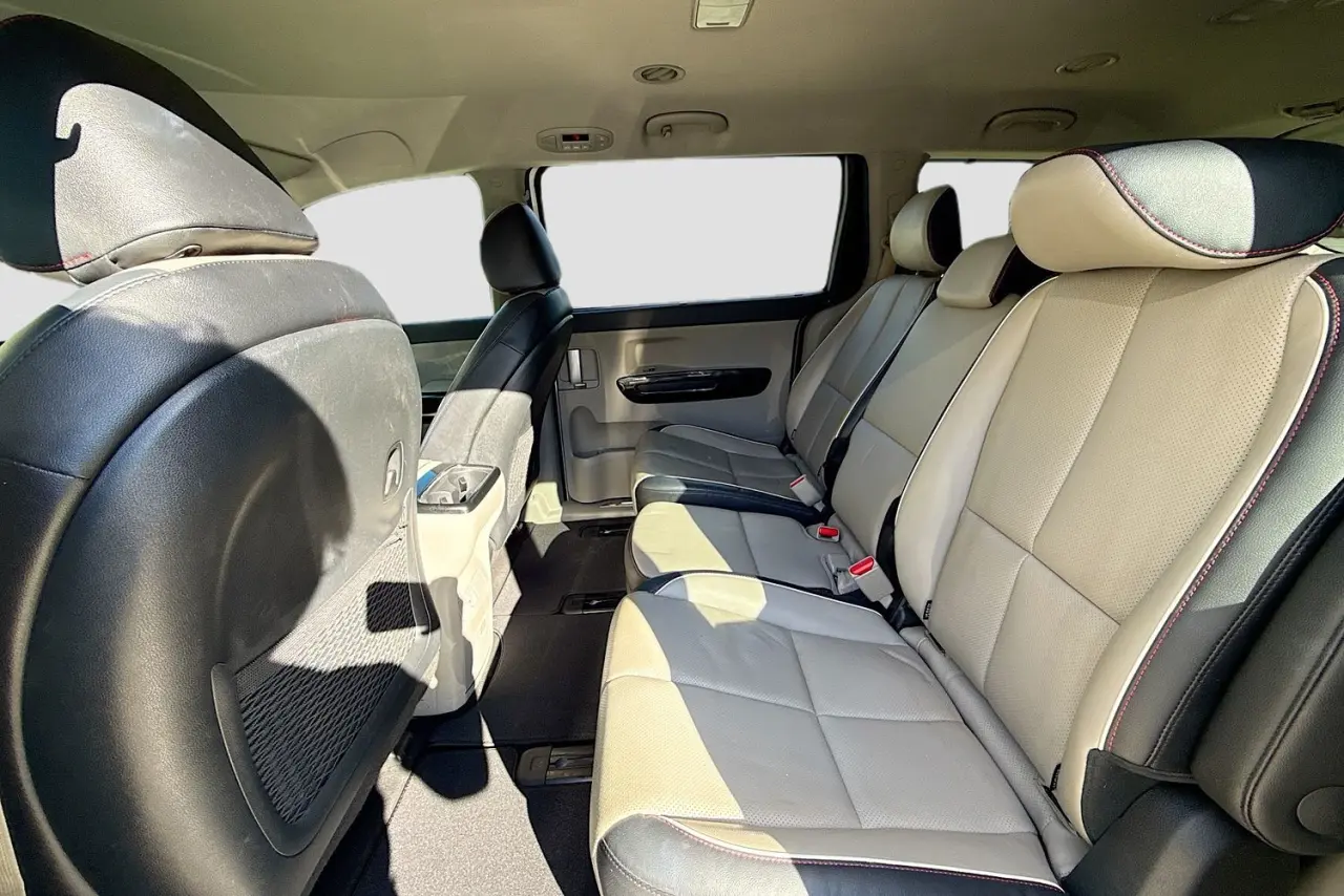 2020 Kia Carnival Gallery Image 25