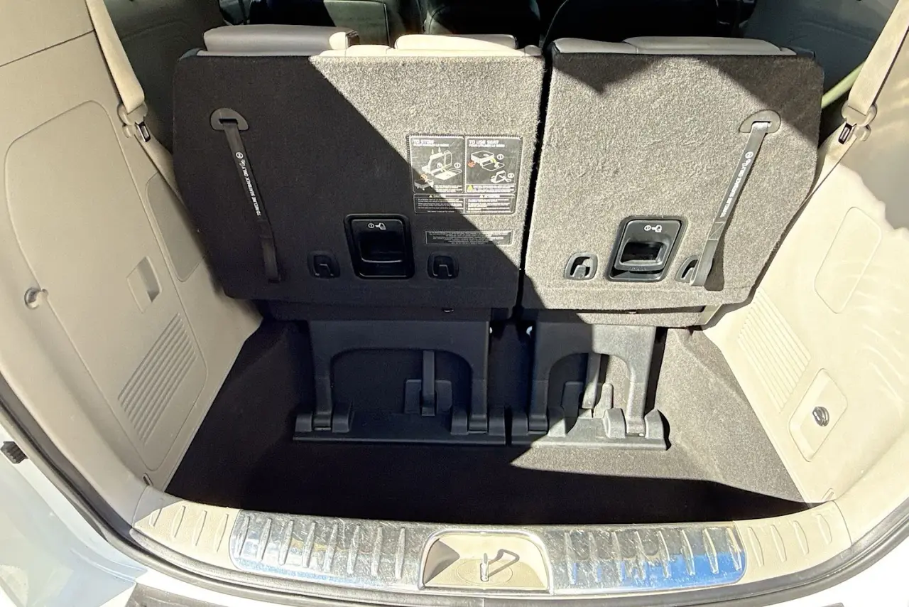 2020 Kia Carnival Gallery Image 26