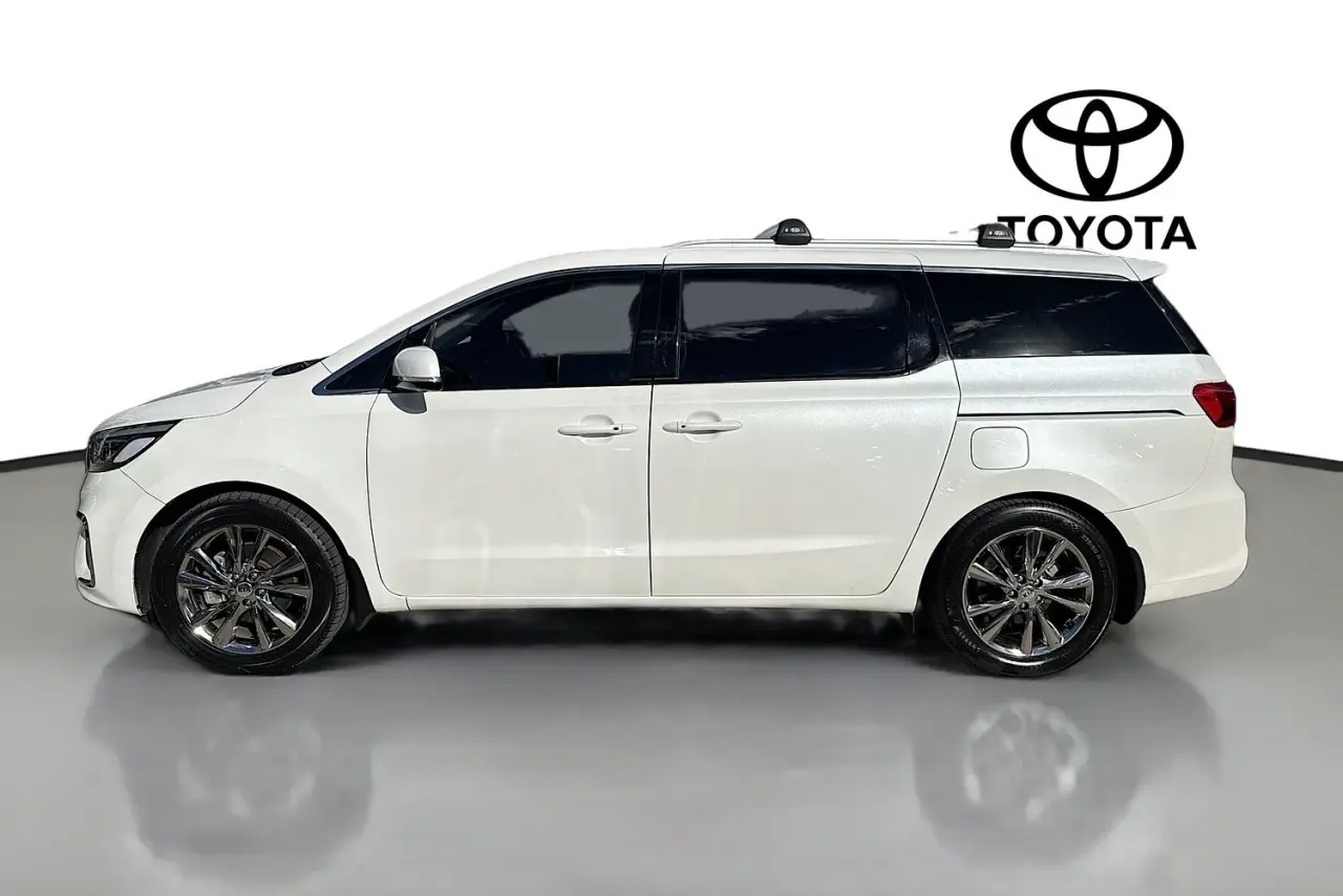 2020 Kia Carnival Gallery Image 5