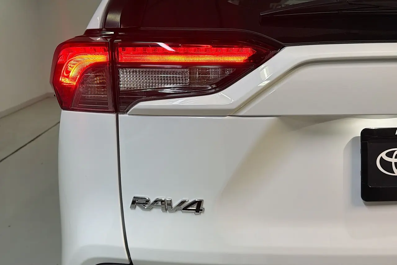 2022 Toyota RAV4 Gallery Image 8